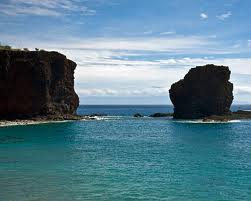 snorkel Lanai's sweetheart rock